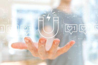 Genç adamla daha çok beğen.