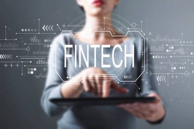 Tablet kullanan bir kadının Fintech konsepti