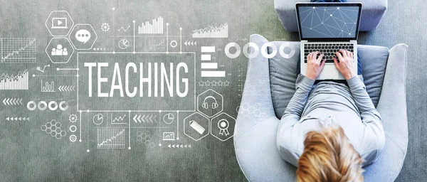 Teaching with man using a laptop — Stock Photo, Image