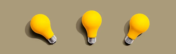 Tres bombillas amarillas — Foto de Stock
