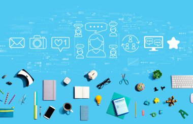 Elektronik cihazlar ve ofis malzemeleriyle sosyal medya teması