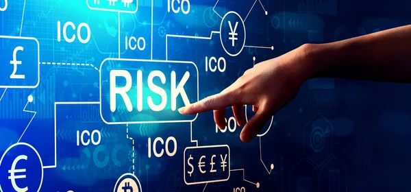 Cryptogeld ICO risico thema met de hand op een knop — Stockfoto