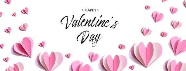 Mensagem do Dia dos Namorados com corações de papel rosa — Fotografia de Stock