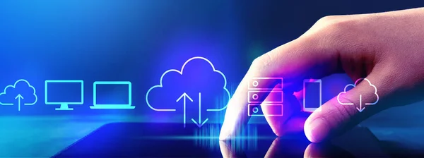 Cloud computing με tablet υπολογιστή — Φωτογραφία Αρχείου