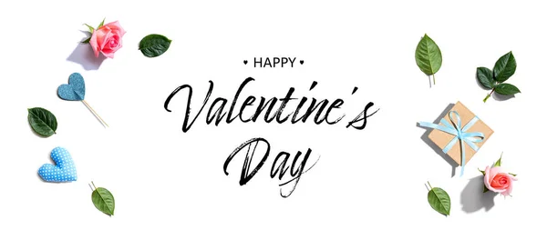 Valentijnsdag bericht met een kleine geschenkdoos — Stockfoto
