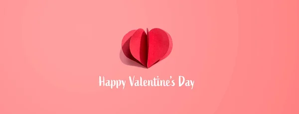 Valentijnsdag massage met een papieren ambachtelijke hart — Stockfoto