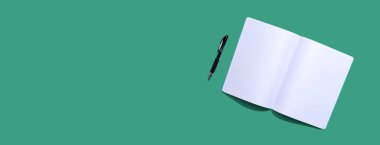 Yukarıdan gelen boş beyaz defter