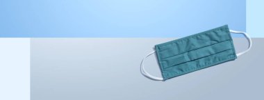 Kumaş yüzlü maske.