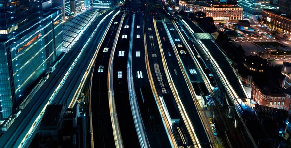 Vista aérea dos trens na estação de Tóquio, Japão — Fotografia de Stock