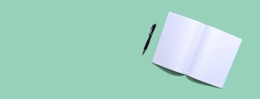 Yukarıdan gelen boş beyaz defter