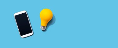 Sarı ampullü akıllı telefon.