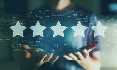 Genç adamla yıldız konsepti