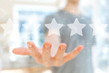 Genç adamla yıldız konsepti