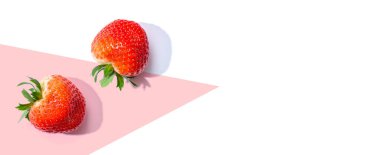 Taze kırmızı çilek manzarası