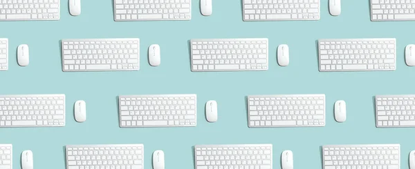 Комп'ютерні клавіатури та миші — стокове фото