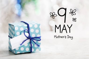 9 May Mothers Day message with gift box