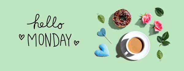 Hola mensaje del lunes con una taza de café y un donut — Foto de Stock