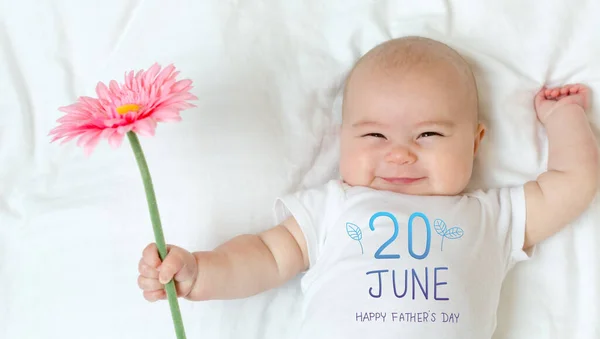 Vaderdag bericht met baby meisje — Stockfoto