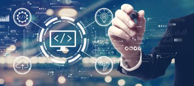 Şehrin arka planında bir adamla web geliştirme kavramı