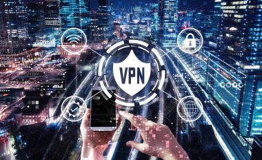 Akıllı telefon kullanan kişi ile VPN kavramı