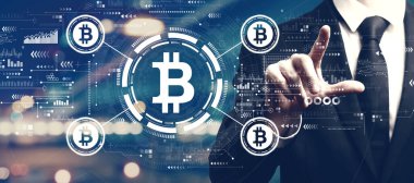 Kentin arka planında bir adamla Bitcoin teması