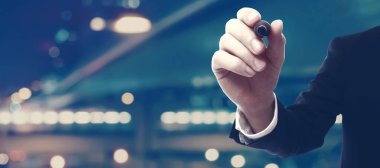 Şehir planında iş adamı