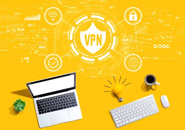 Concept VPN avec des ordinateurs avec une ampoule — Photo