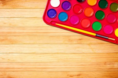 Fırçalı suluboya boya