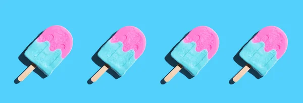 Popsicles roses et bleues avec ombre — Photo