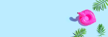 Pembe flamingolu yaz konsepti