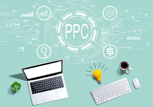 PPC - Betaal per klik concept met computers met een gloeilamp — Stockfoto