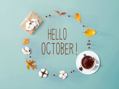 Merhaba Ekim mesajı Sonbahar yaprakları ve çay
