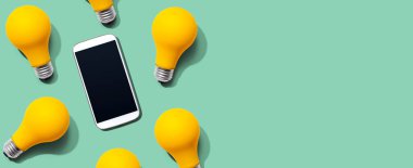 Sarı ampullü akıllı telefon.