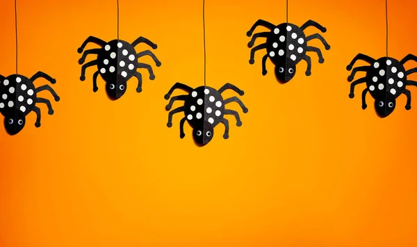 Papel de Halloween artesanía arañas negras — Foto de Stock