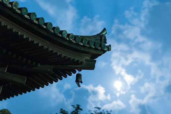 Eski Japon pagoda moon ile — Stok fotoğraf