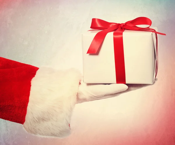 Babbo Natale Dare un regalo di Natale — Foto Stock