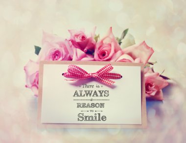 İlham verici mesaj kart ile gül