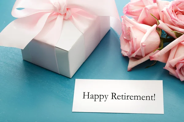 Felice carta di pensionamento con regalo — Foto Stock