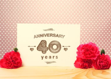 40 yıl yıldönümü kartı karanfil ile