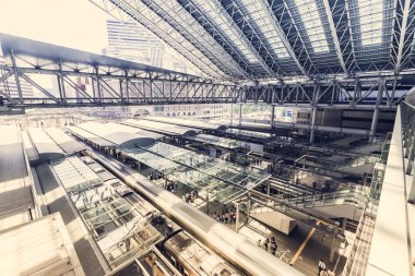 Trenler Osaka İstasyonu yatılı commuters