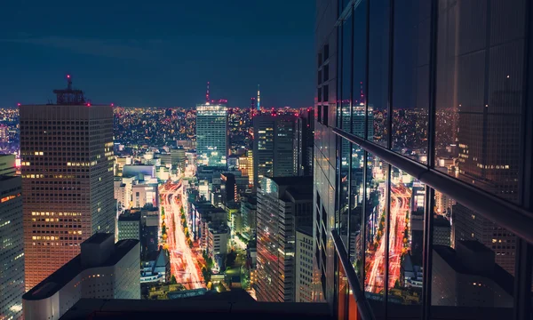 Vista aérea del paisaje urbano por la noche en Tokio —  Fotos de Stock