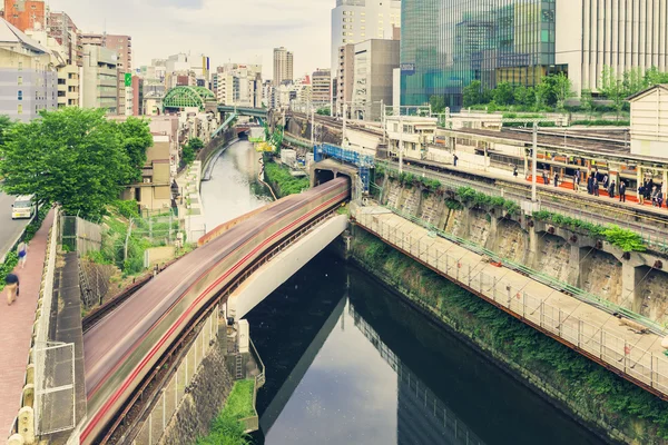 Meerdere treinsporen in Ochanomizu — Stockfoto