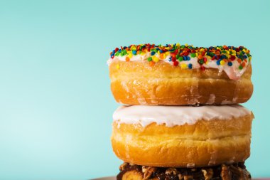 Çeşitli çörekler yığını