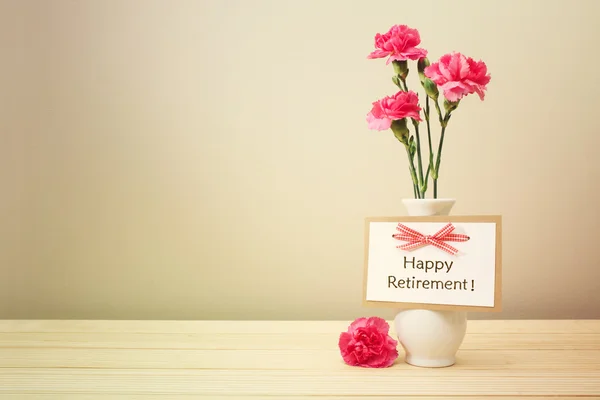 Buon messaggio di pensionamento con garofani rosa — Foto Stock