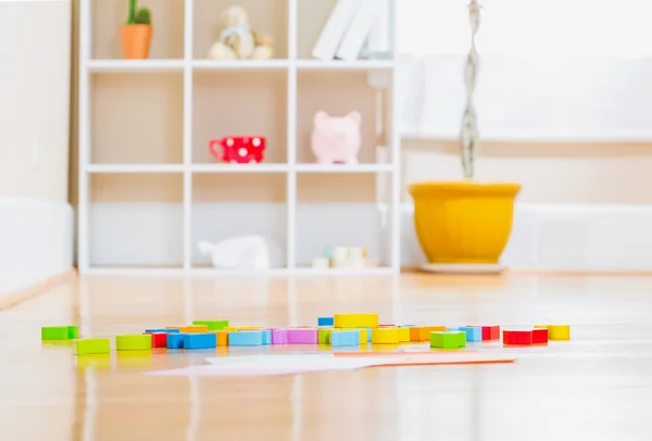 Barnens leksak block inuti ett hem — Stockfoto