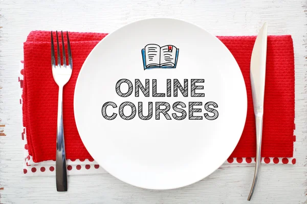 Online μαθήματα έννοια στο άσπρο πιάτο — Φωτογραφία Αρχείου