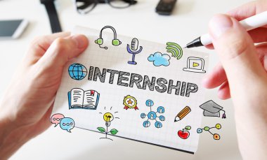 El çizim staj konsept dizüstü bilgisayar üzerinde mans