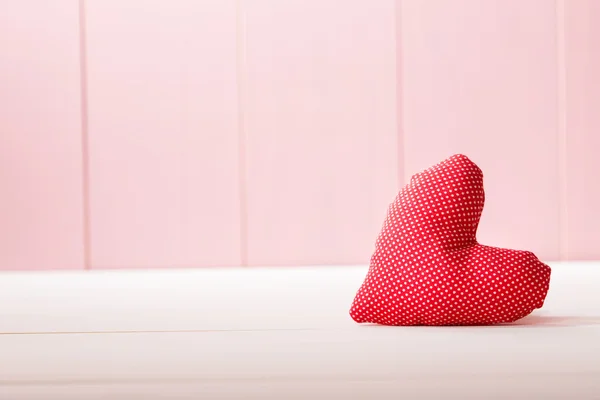 Almohada roja del corazón — Foto de Stock