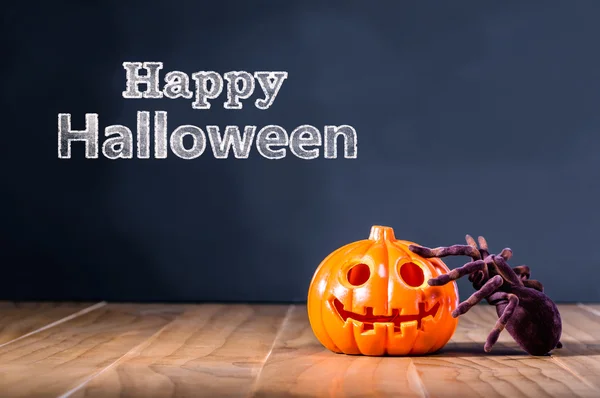 Feliz mensaje de Halloween con calabaza y araña —  Fotos de Stock