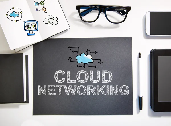 Concepto Cloud Networking con estación de trabajo — Foto de Stock